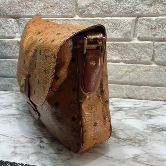 MCM LARGE Messenger/Tote crossbody bag. In EUC - Picture 2 of 13